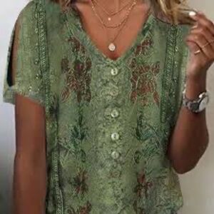 Curvedream Green V-Neck Top with Sea Turtle & Floral Print – Women’s Size S
